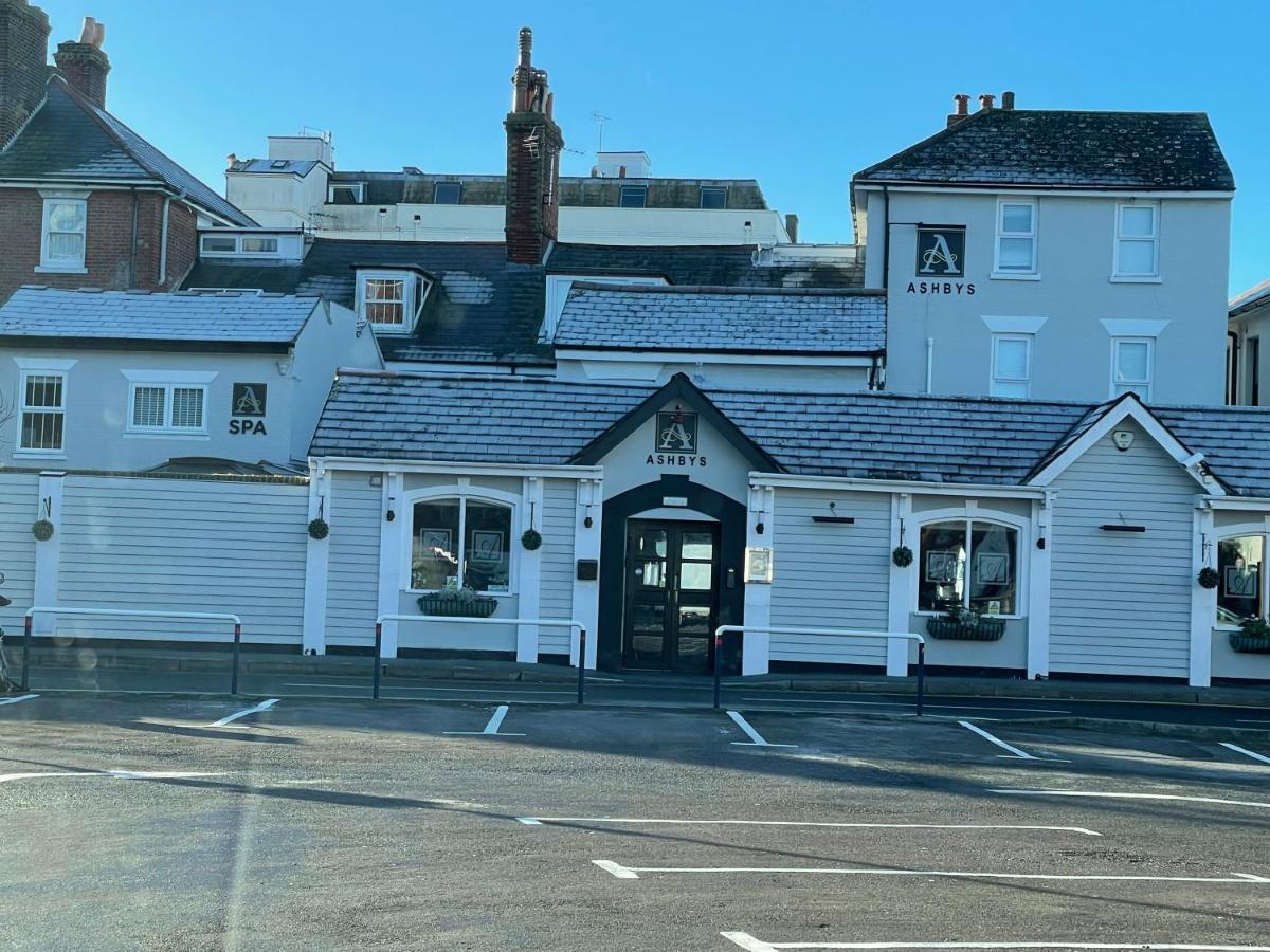 Ashbys Accommodation & Spa Hire Portsmouth Exterior foto