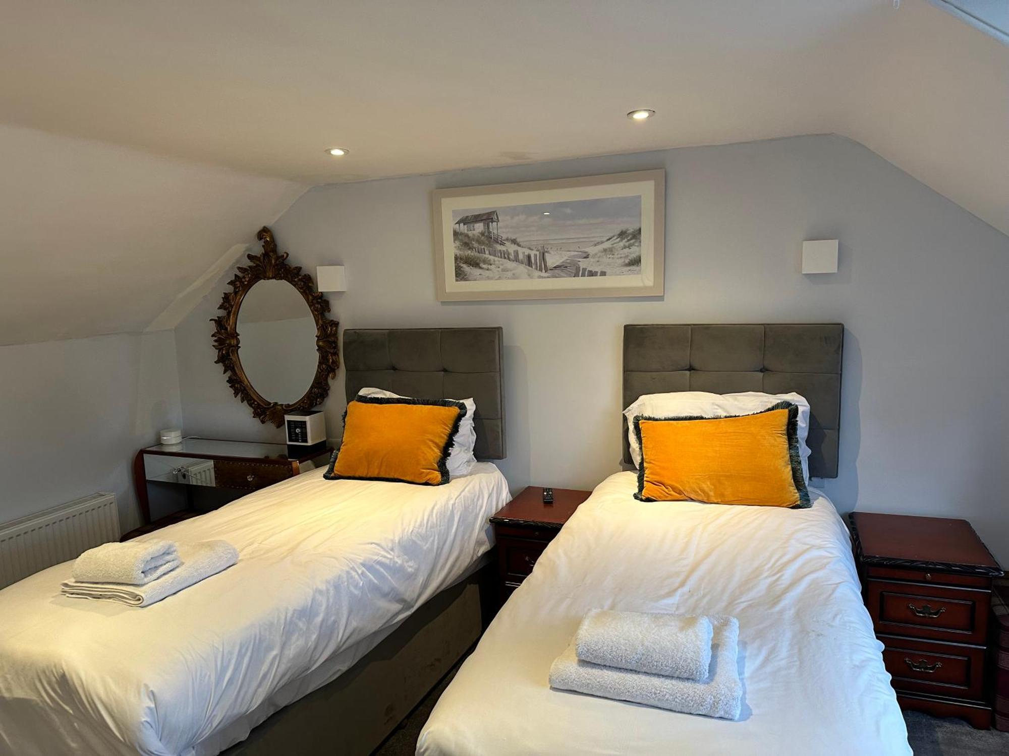 Ashbys Accommodation & Spa Hire Portsmouth Exterior foto